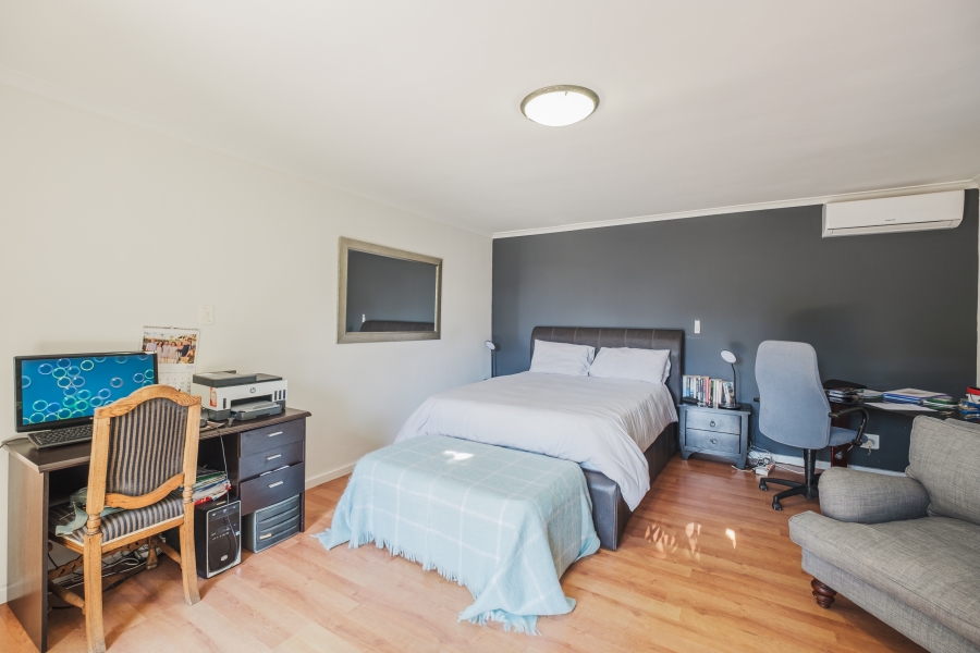 4 Bedroom Property for Sale in Fresnaye Western Cape